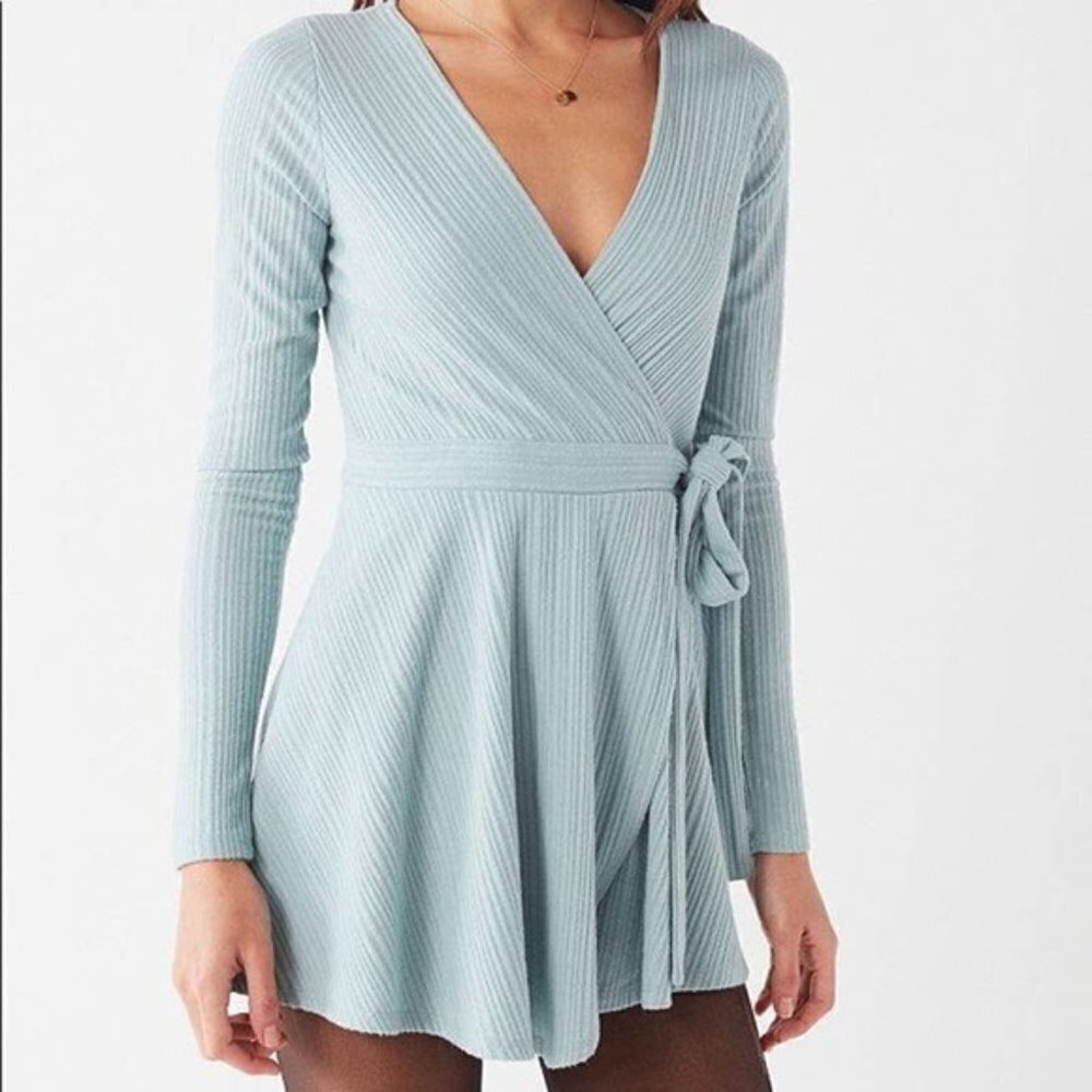 Urban Outfitters Briella Wrap Romper Blue Medium - Picture 7 of 7